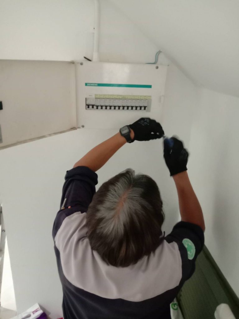 ติดตั้งตู้คอนซูมเมอร์ยูนิต