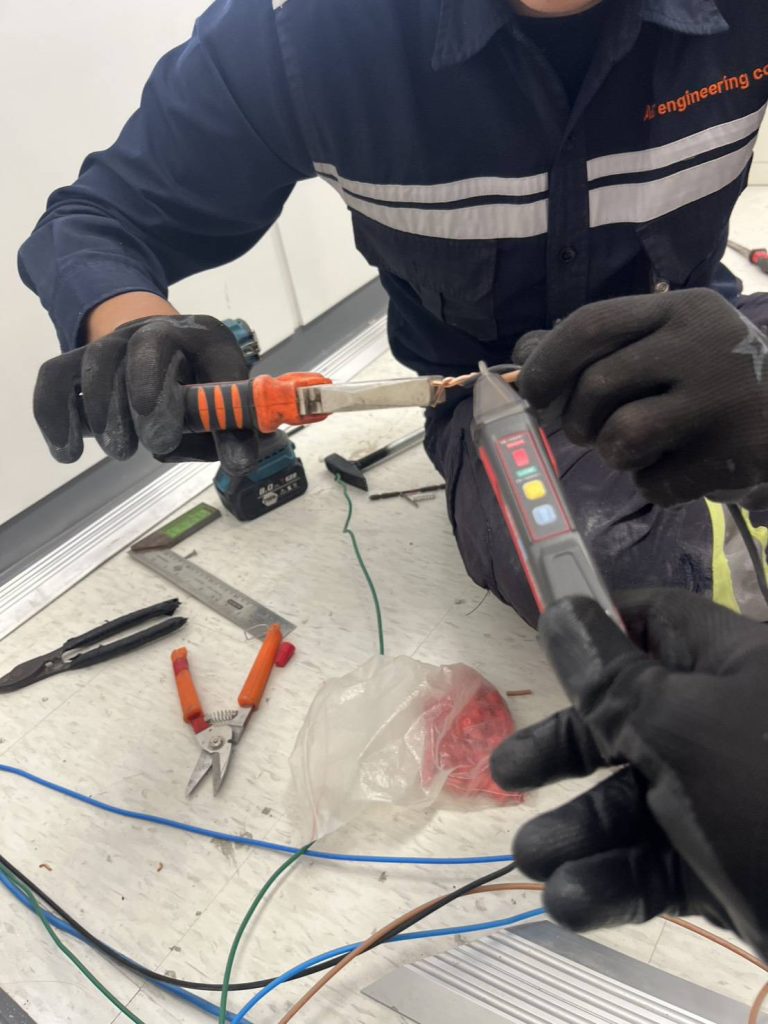 ต่อสายไฟ