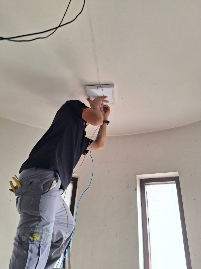 ติดตั้งดาวน์ไลท์