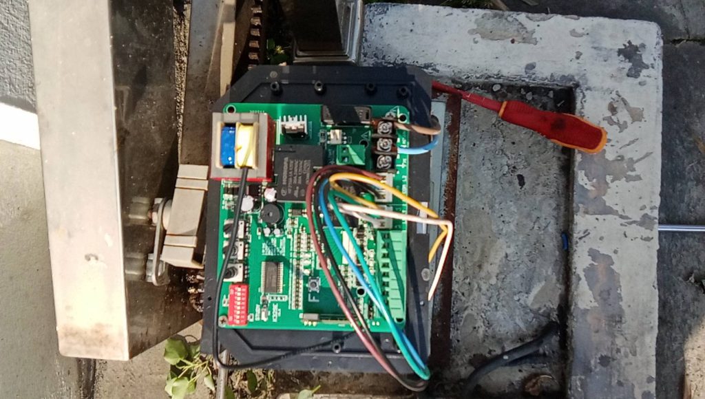 วงจรและมอเตอร์ของรั้วเลื่อนไฟฟ้า