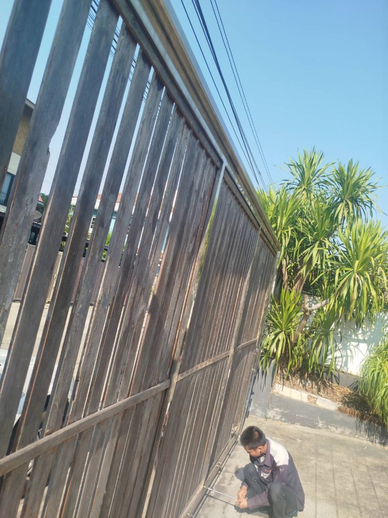 ตรวจเช็กประตูรีโมท