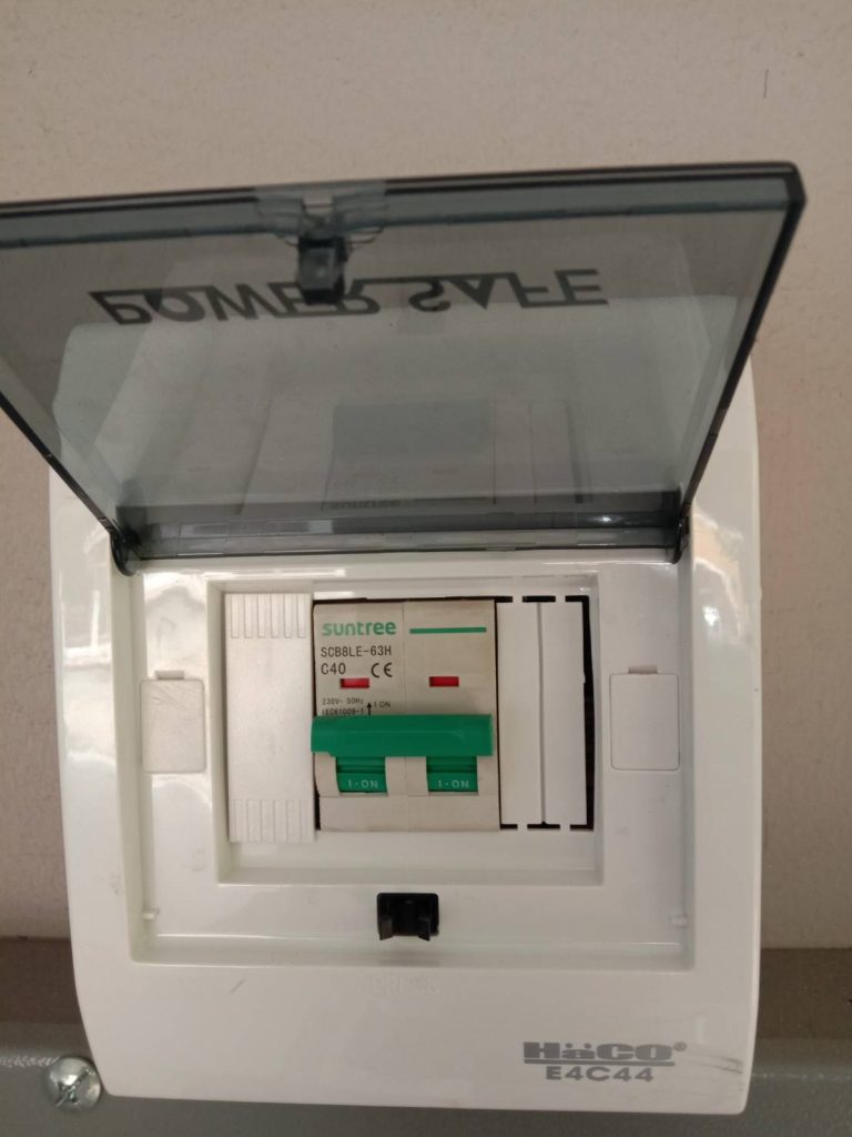 เบรกเกอร์