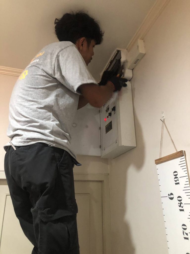 ซ่อมไฟตู้คอนซูมเมอร์