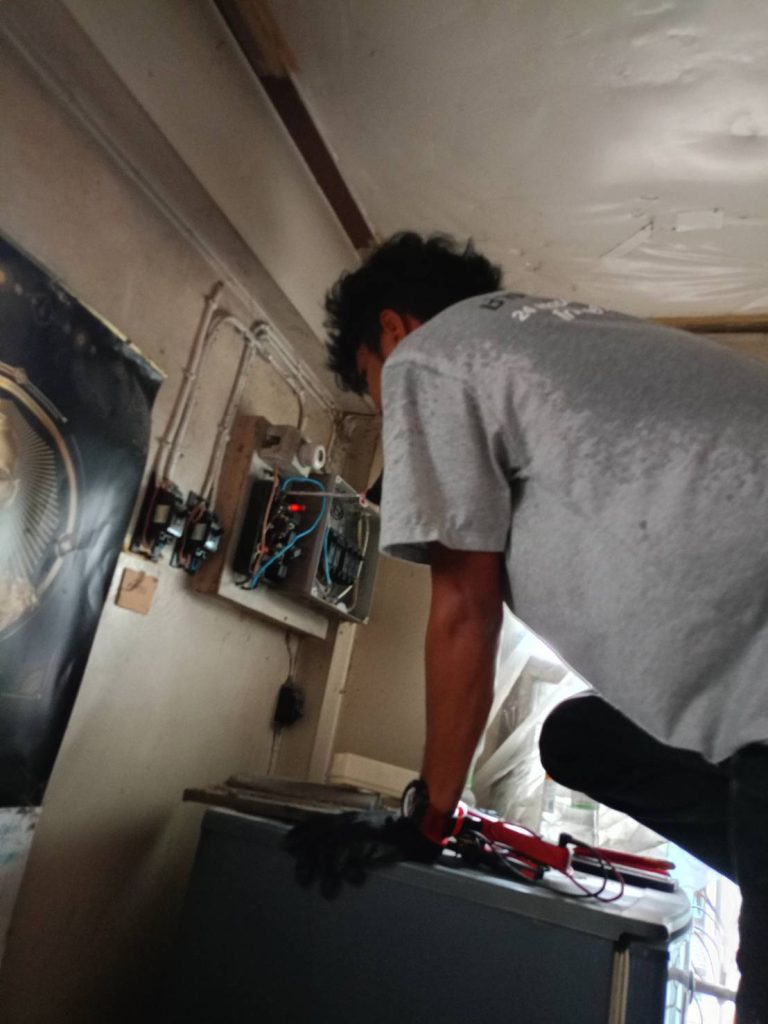 ซ่อมไฟหน้าตู้