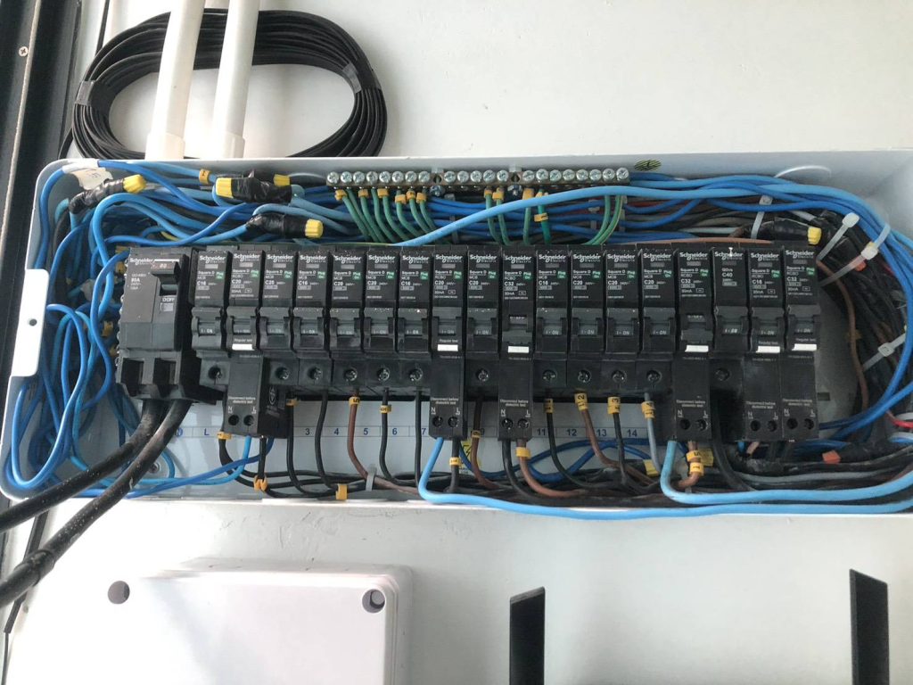 ตู้คอนซูมเมอร์