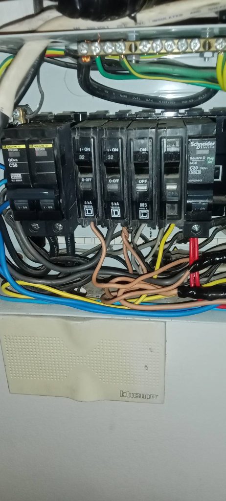 เซอร์กิตเบรกเกอร์ในตู้คอนซูมเมอร์