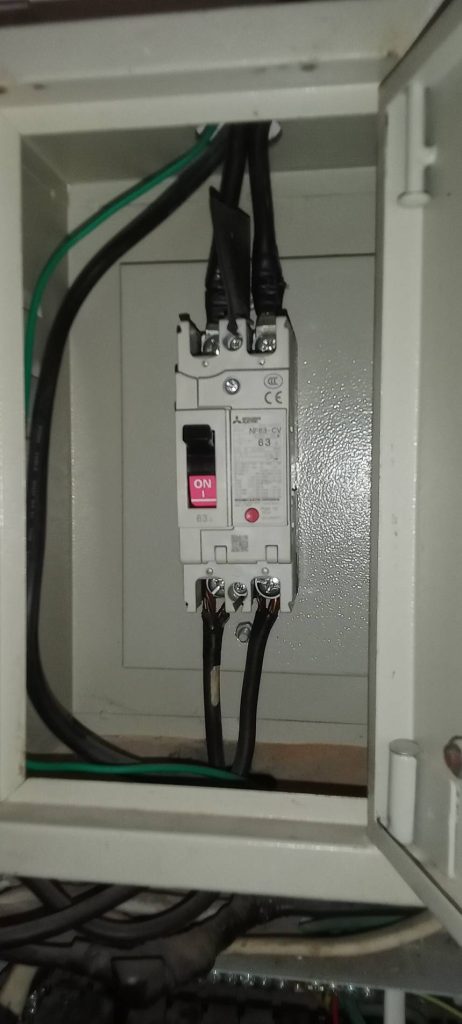 เบรกเกอร์