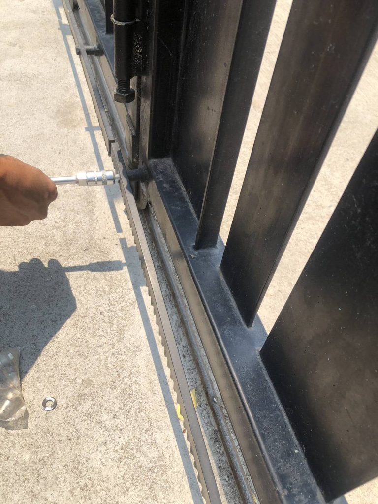 ตวรจเช็กรางรั้วไฟฟ้า