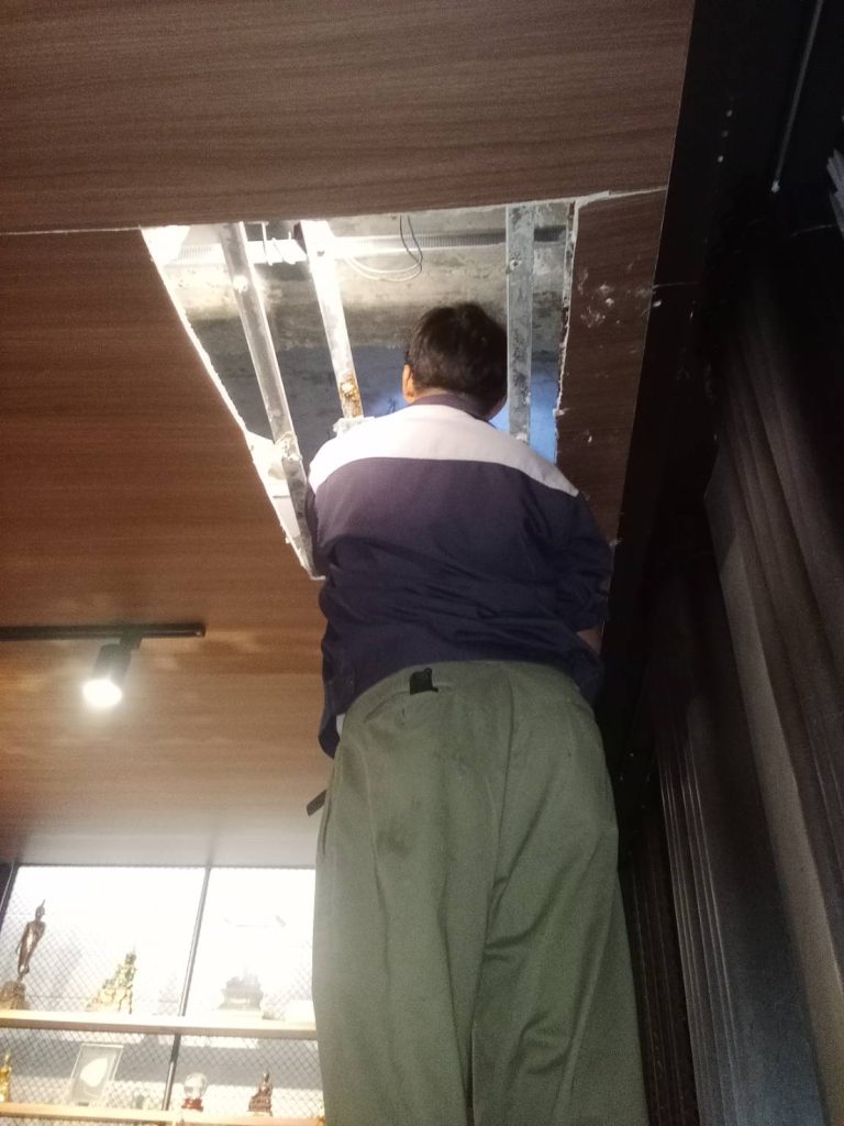 เช็กสายไฟบนฝ้า