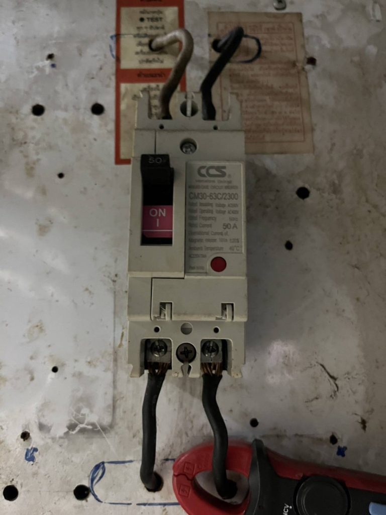 เบรกเกอร์