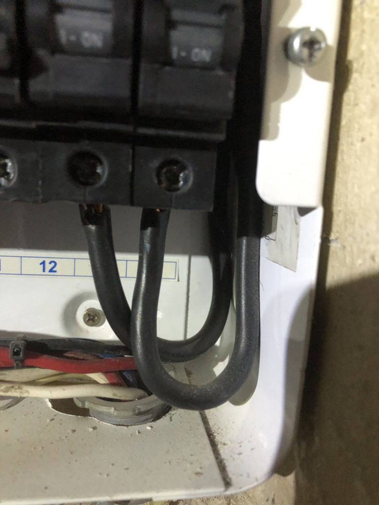 สายไฟเข้าเบรกเกอร์