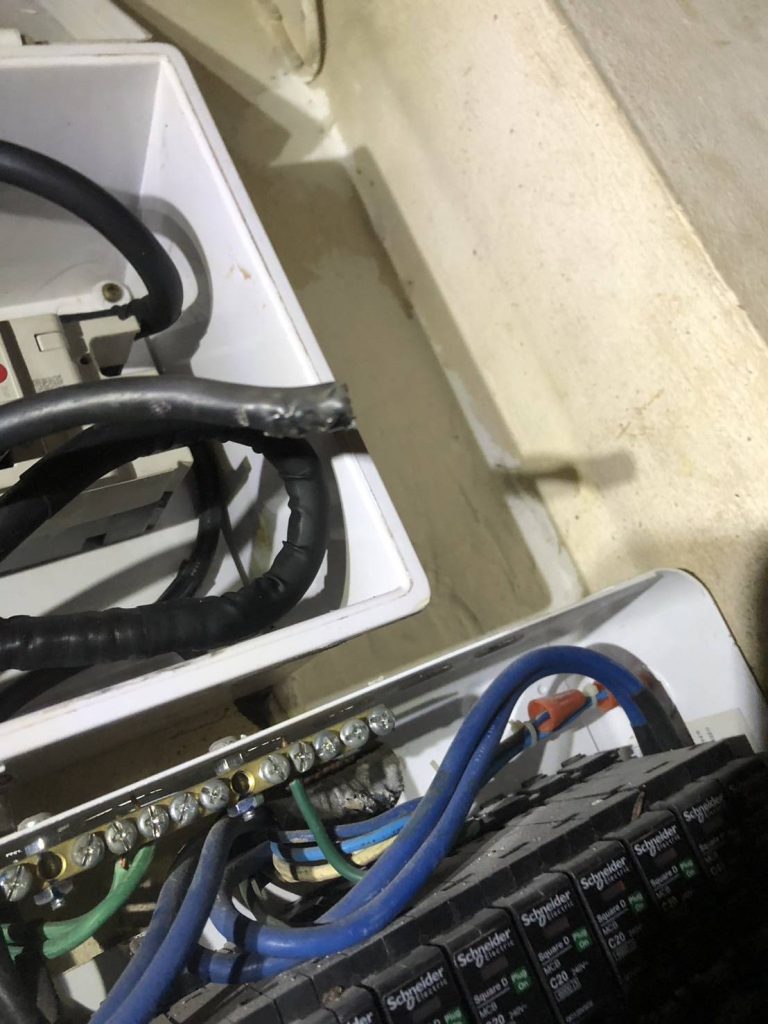 สายไฟละลาย