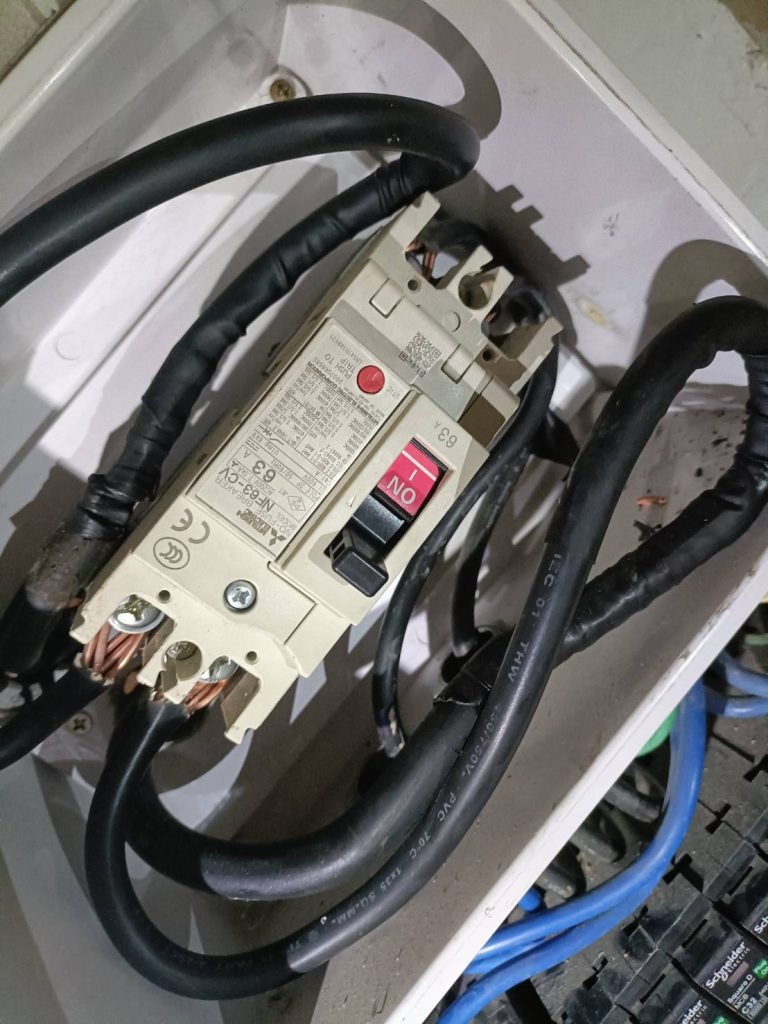 เบรกเกอร์