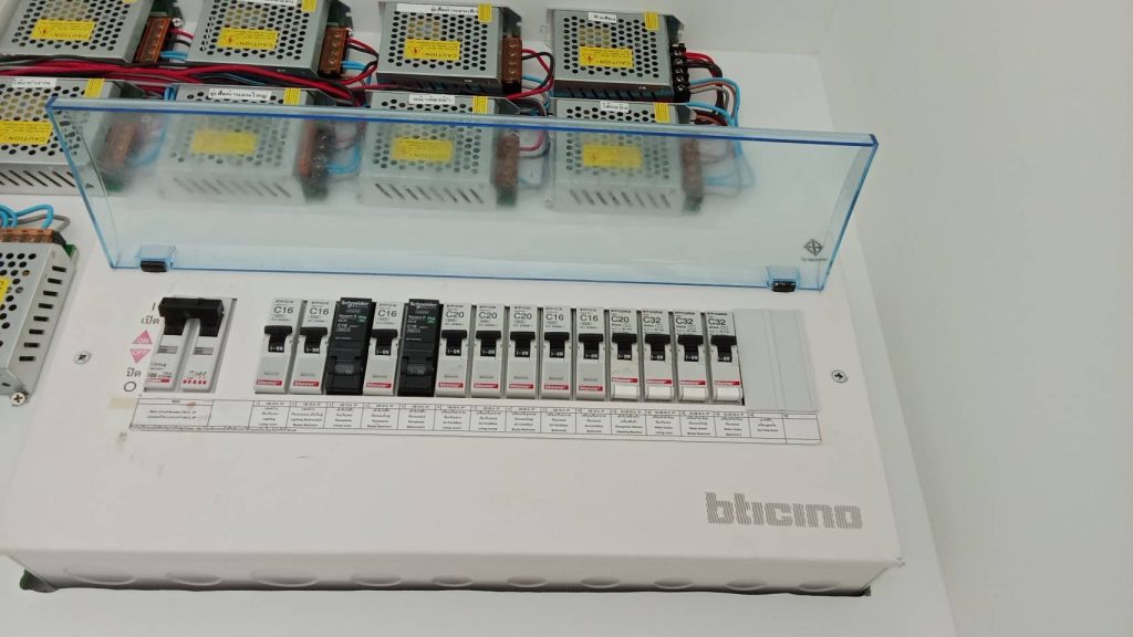 ตู้คอนซูมเมอร์