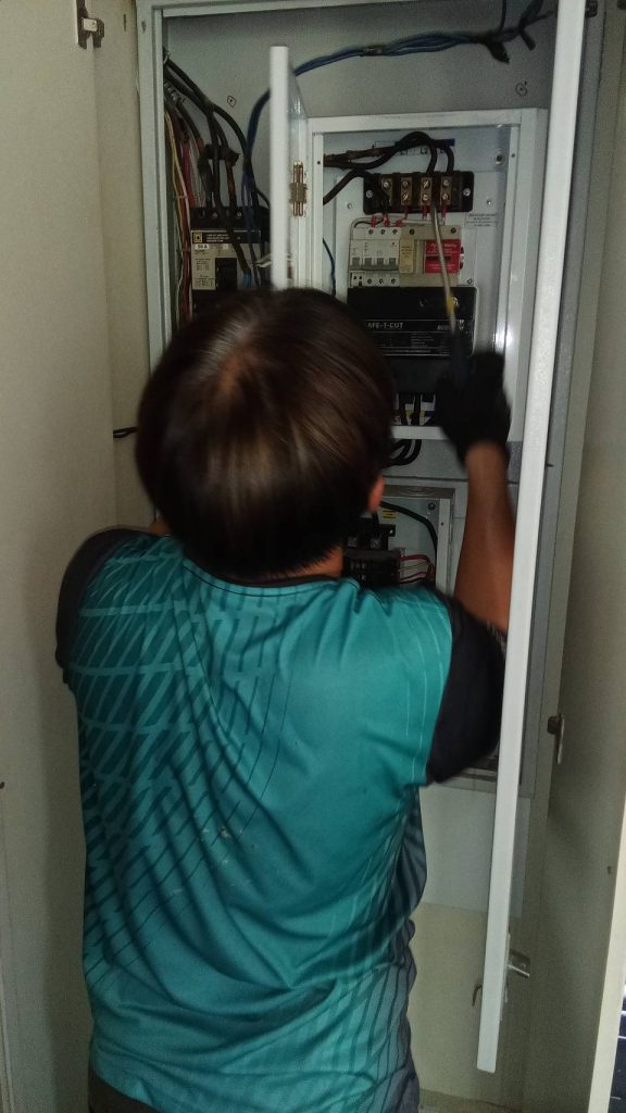 เดินสายเข้าตู้โหลด