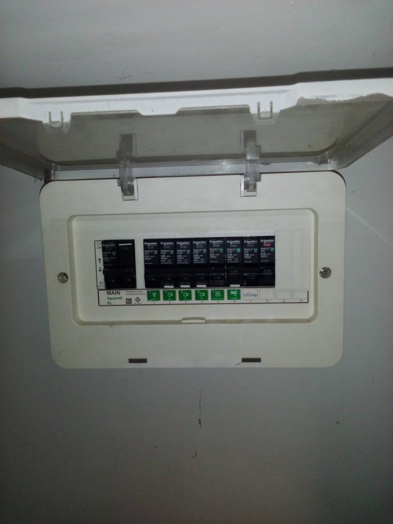 ตู้คอนซูมเมอร์