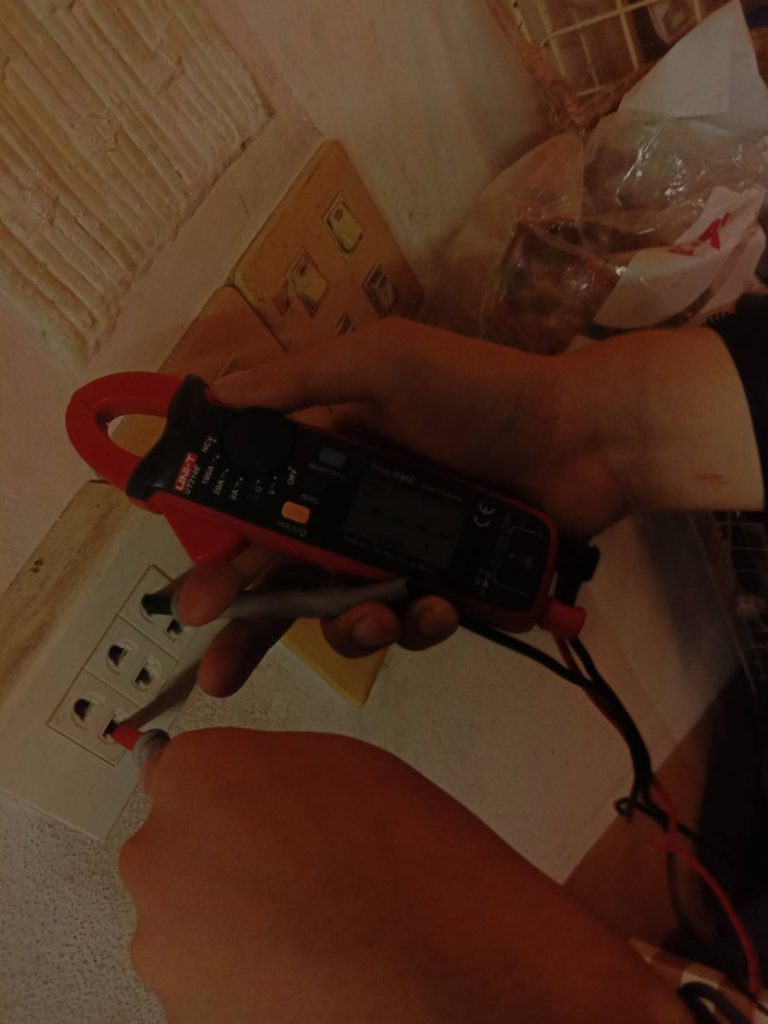 ตรวจเช็กปลั๊กไฟ