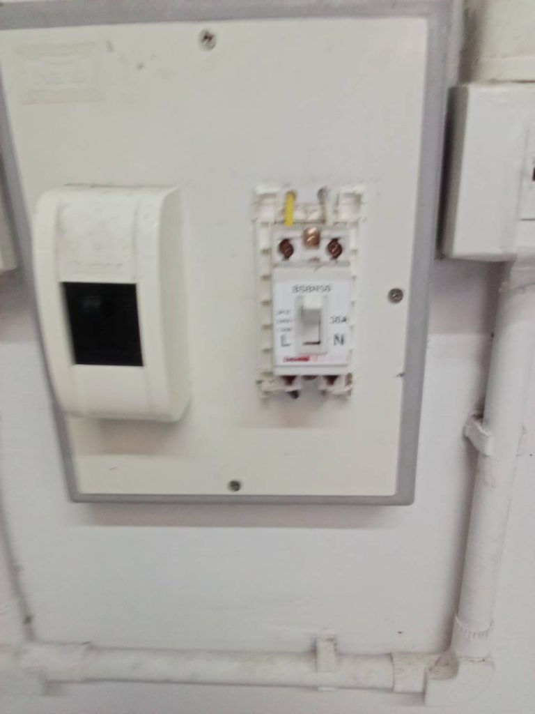 เบรกเกอร์