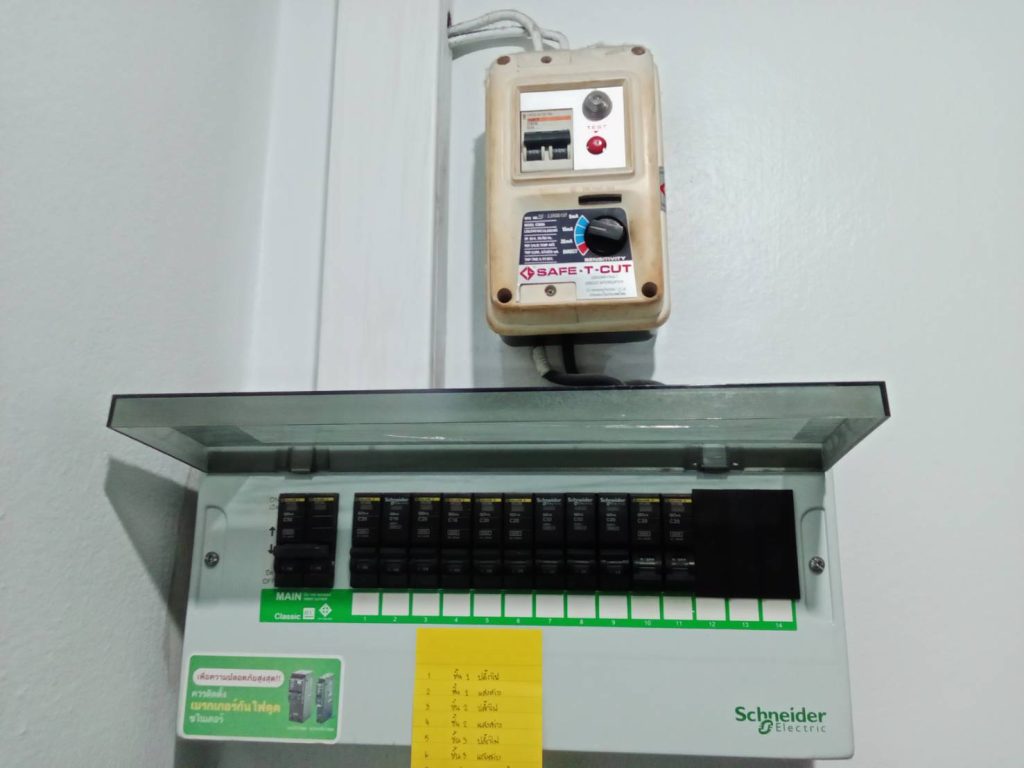 ตู้คอนซูมเมอร์และเซฟทีคัท