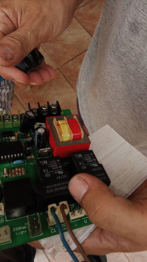 แผงวงจรมอเตอร์ประตูรีโมท