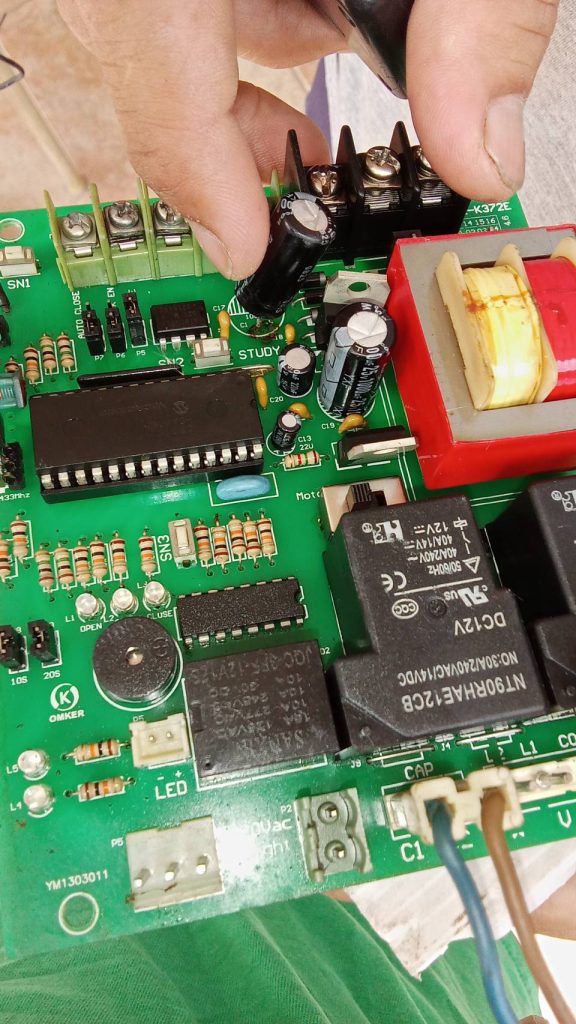 แผงวงจรมอเตอร์ประตูรีโมท