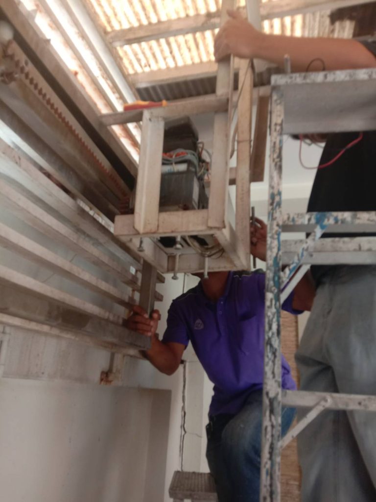 ปีนบันไดเช็กมอเตอร์ประตู