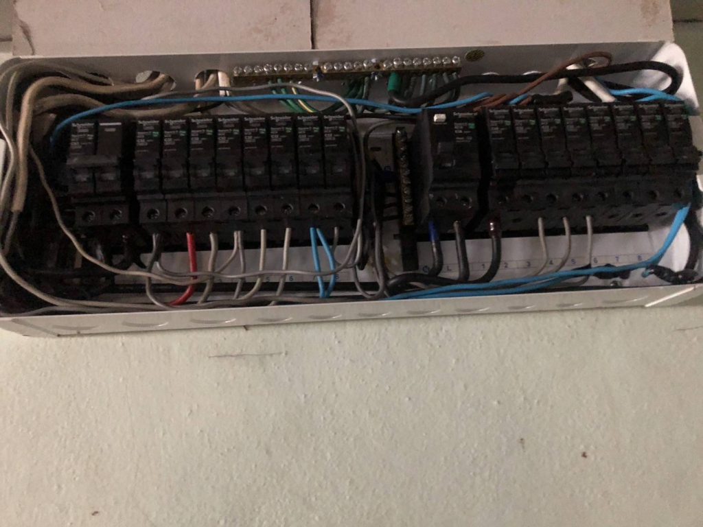 ตู้คอนซูมเมอร์