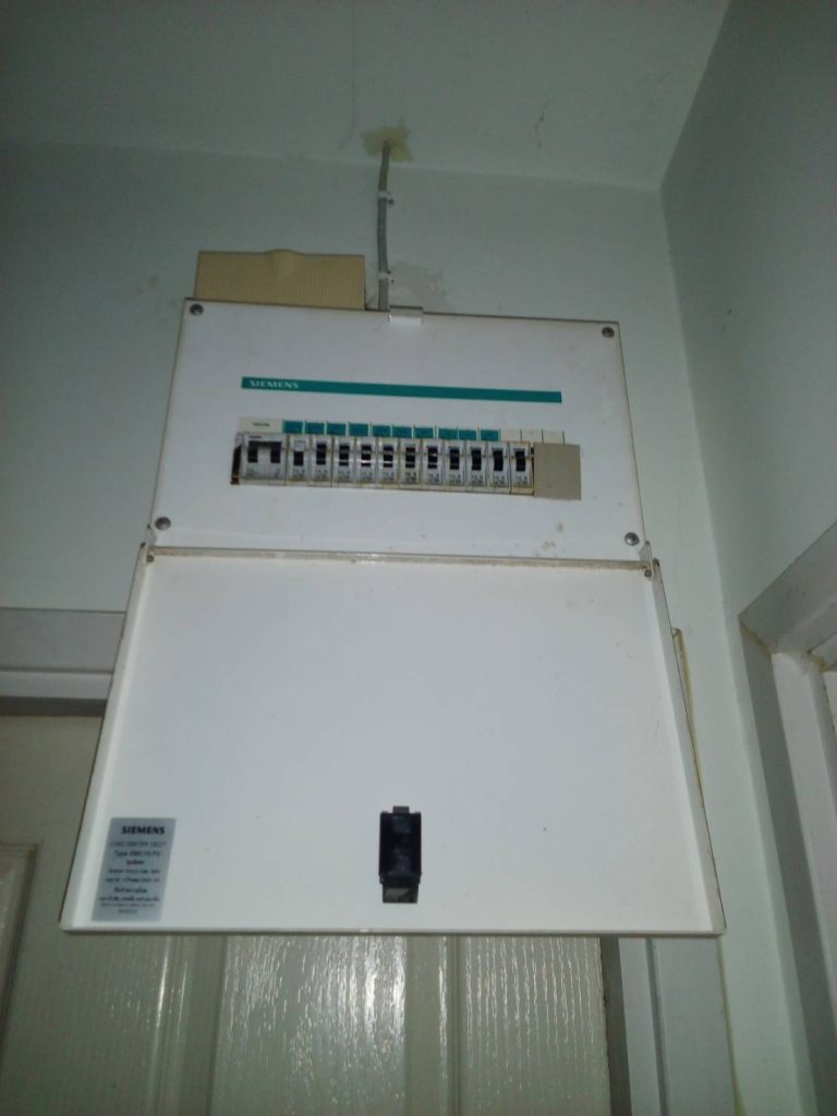 ตู้คอนซูมเมอร์