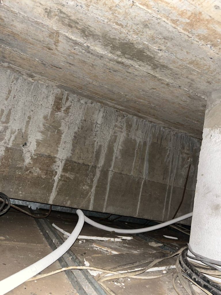 สายไฟบนฝ้า