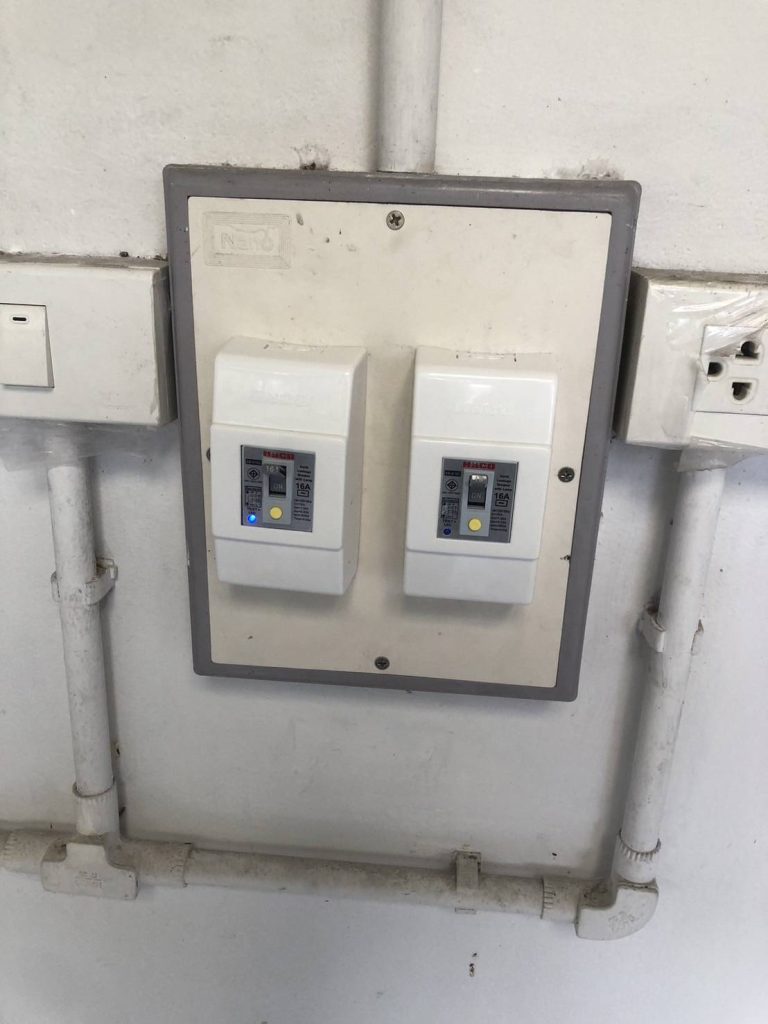 เบรกเกอร์