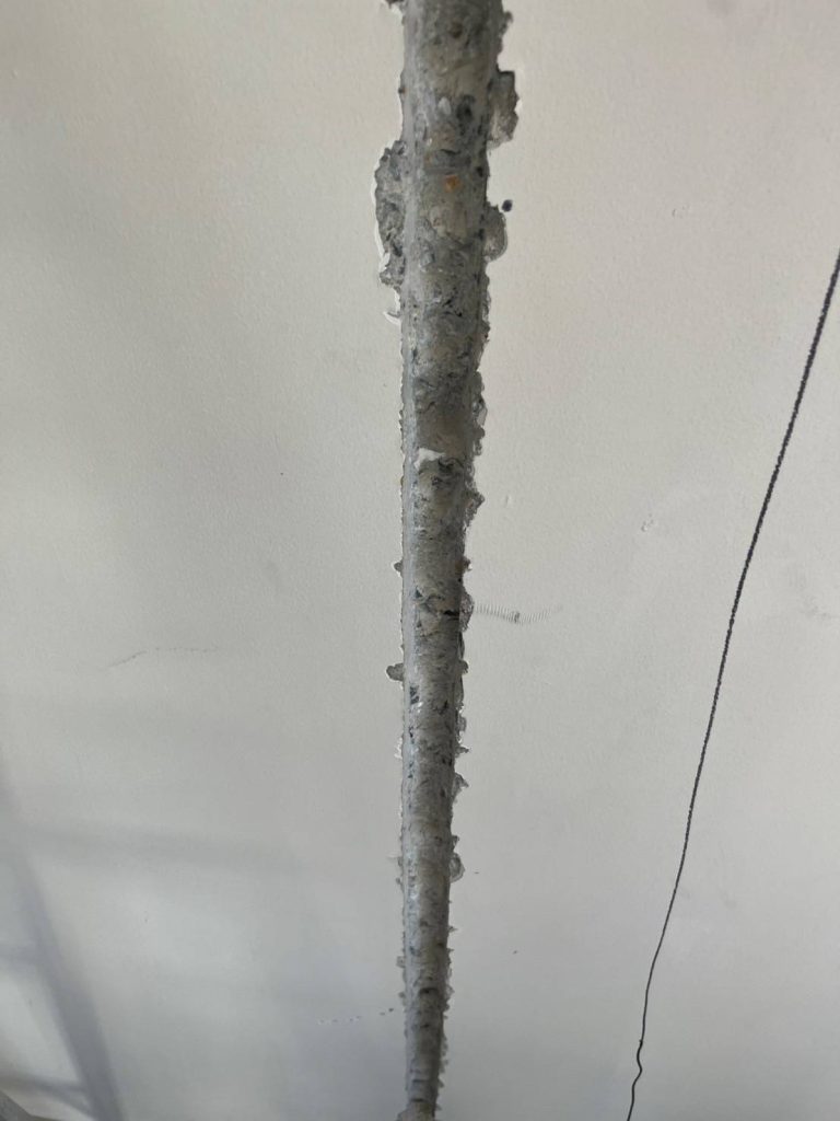 กรีดปูนเดินสายไฟ