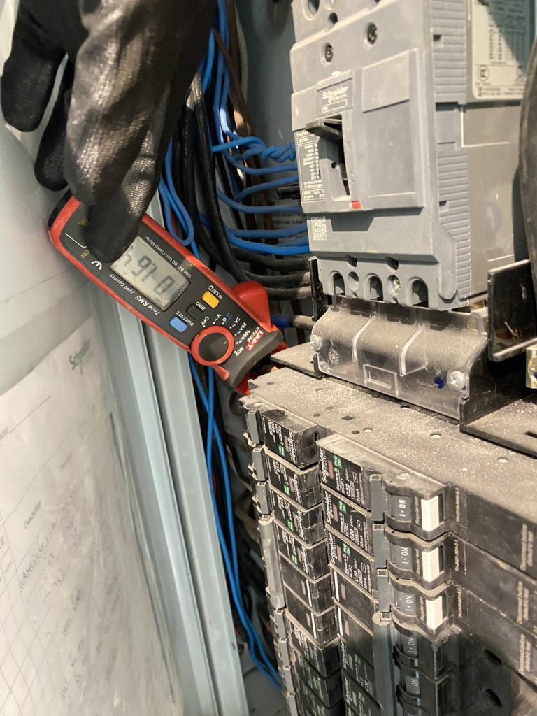 วัดไฟตู้โหลดเซ็นเตอร์