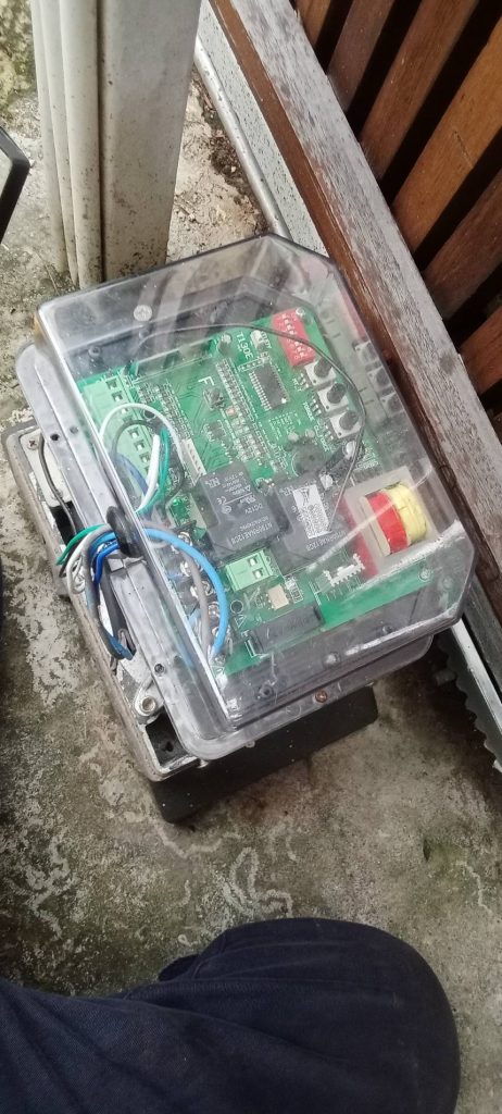 ติดตั้งมอเตอร์ประตูรีโมท