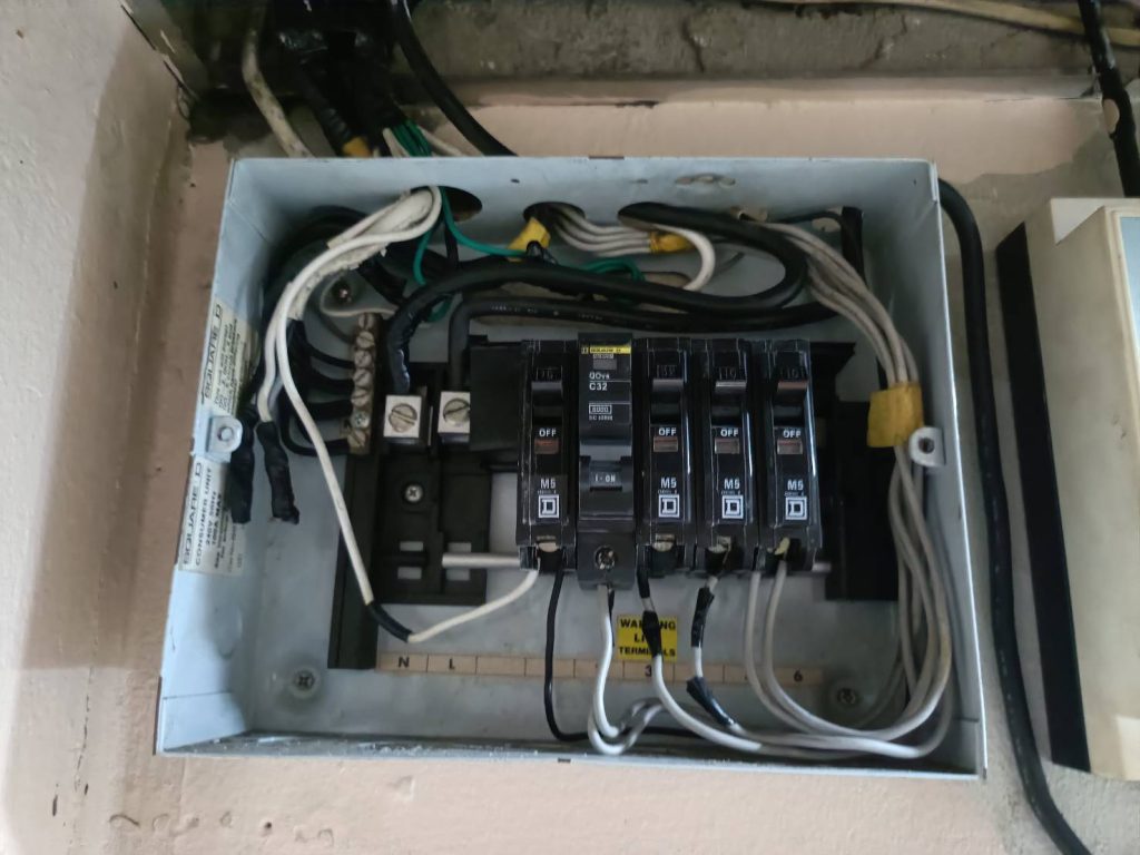 ตู้คอนซูมเมอร์