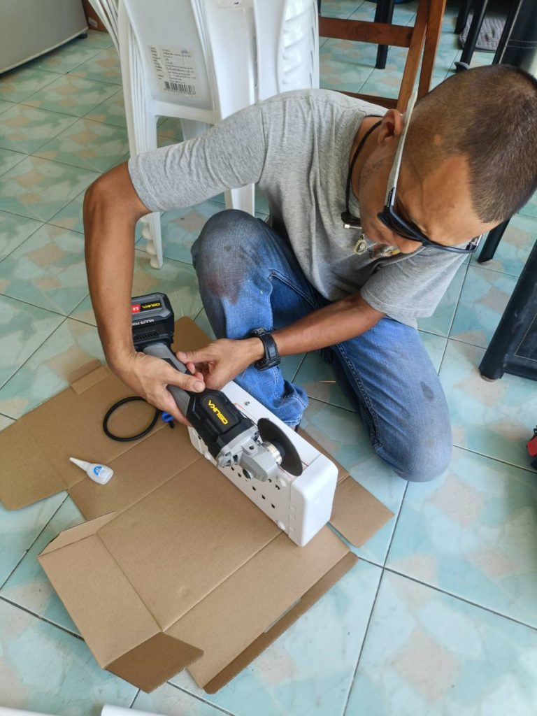 เจาะช่องใส่สายตู้คอนซูมเมอร์