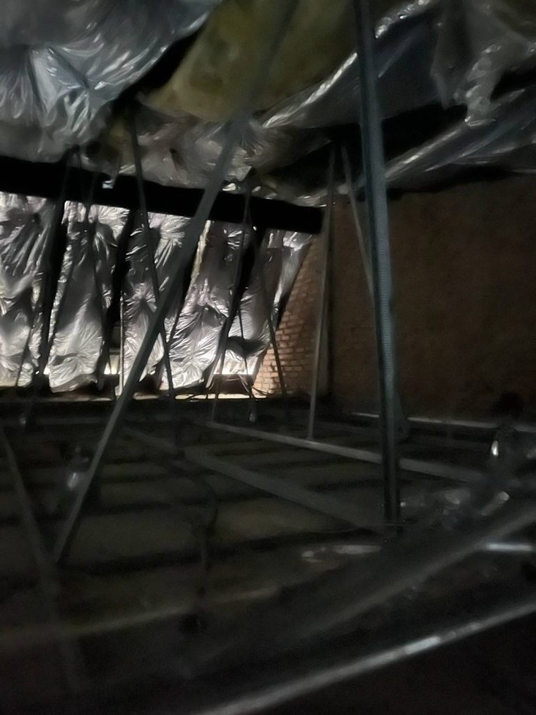 เช็กสายไฟบนฝ้า