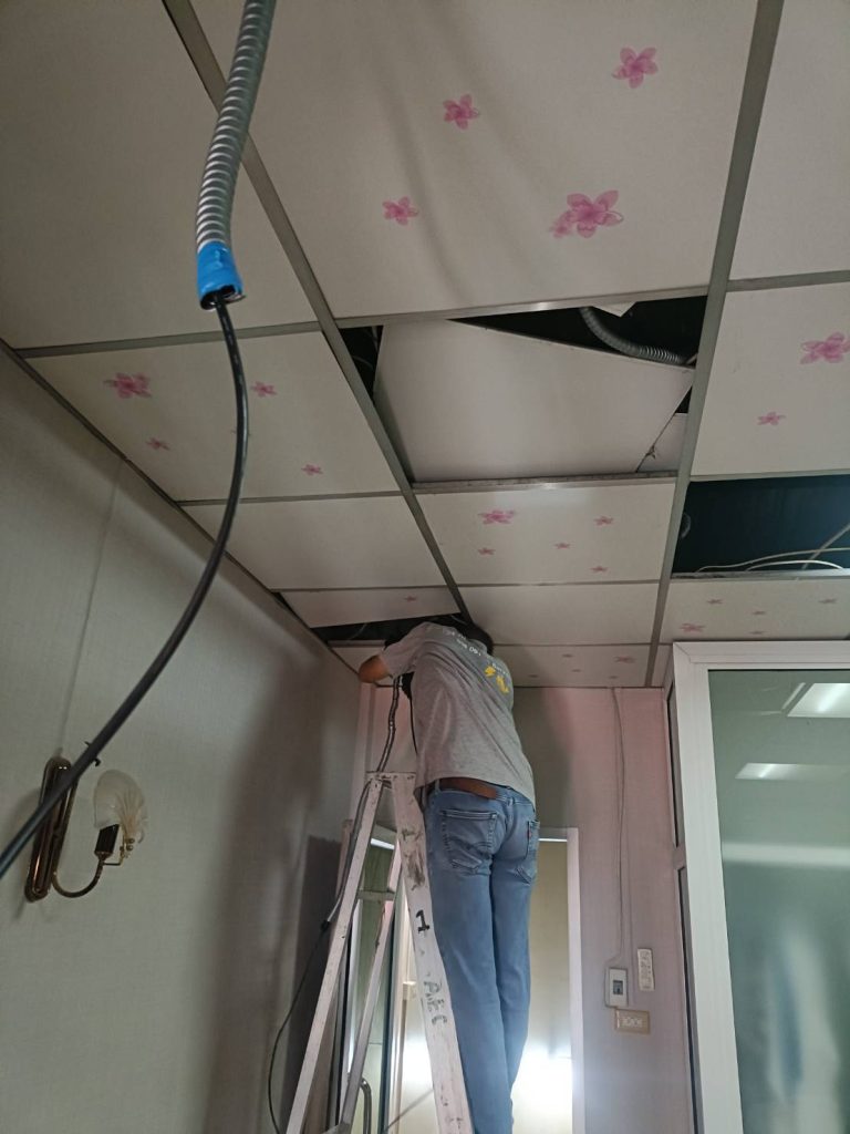 เปิดฝ้าเดินสายไฟ