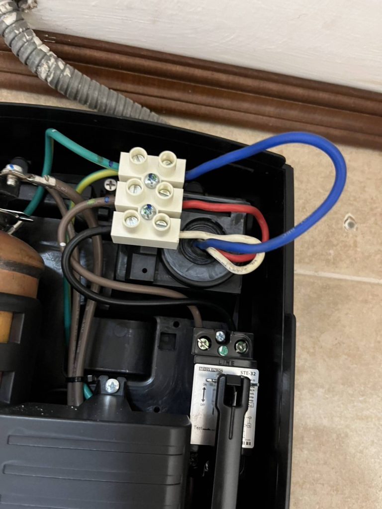 สายไฟในเครื่องทำน้ำอุ่น