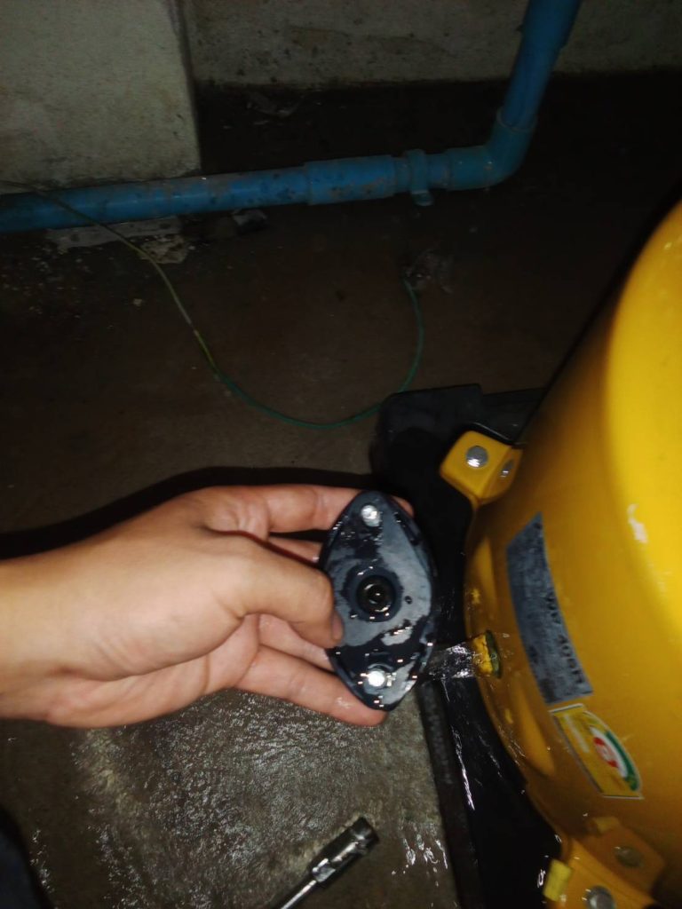 ซ่อมปั๊มน้ำ