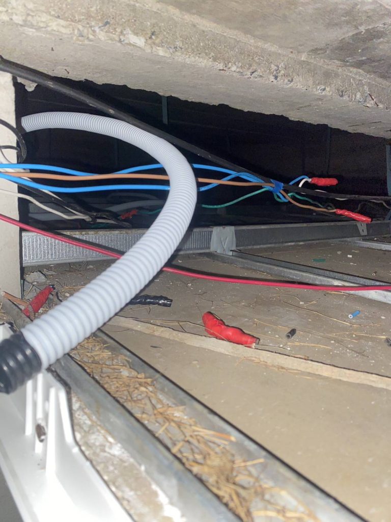 เดินสายไฟ