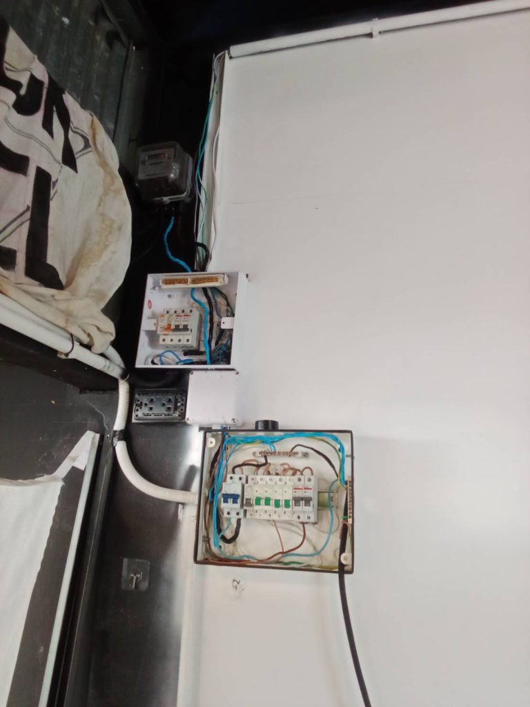 ตู้คอนซูมเมอร์