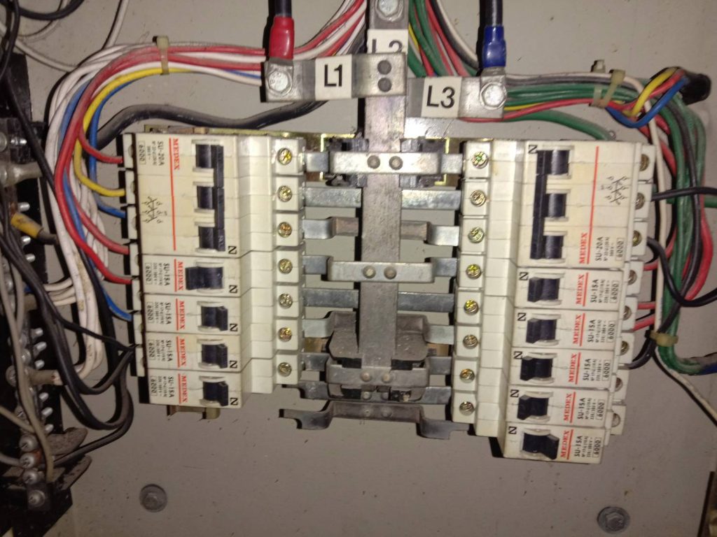 ตรวจเช็คตู้โหลดเซ็นเตอร์