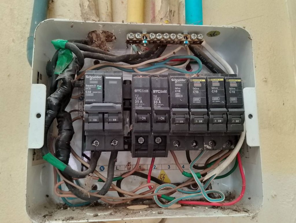 ตู้คอนซูมเมอร์