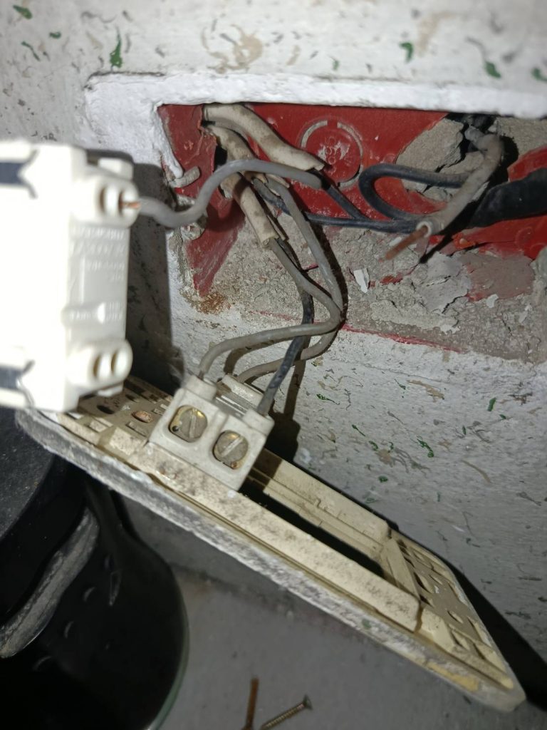 รื้อปลั๊กหาจุดช็อต