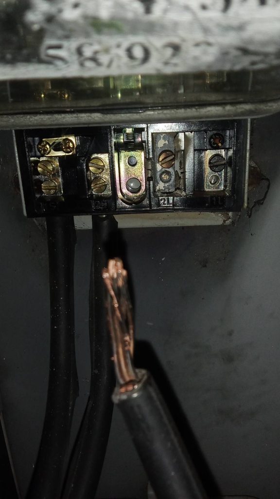 จุดต่อสายไฟ