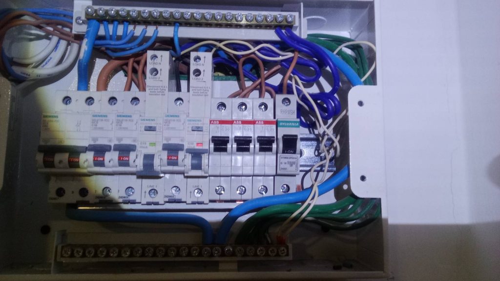 เบรกเกอร์ในตู้คอนซูมเมอร์