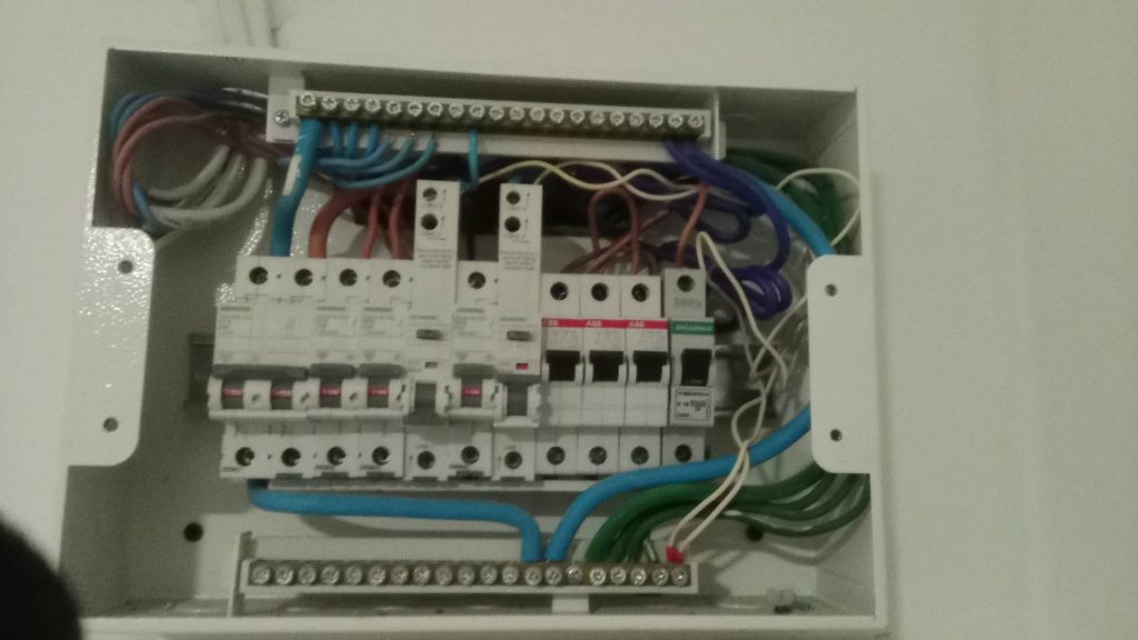 เบรกเกอร์ในตู้คอนซูมเมอร์