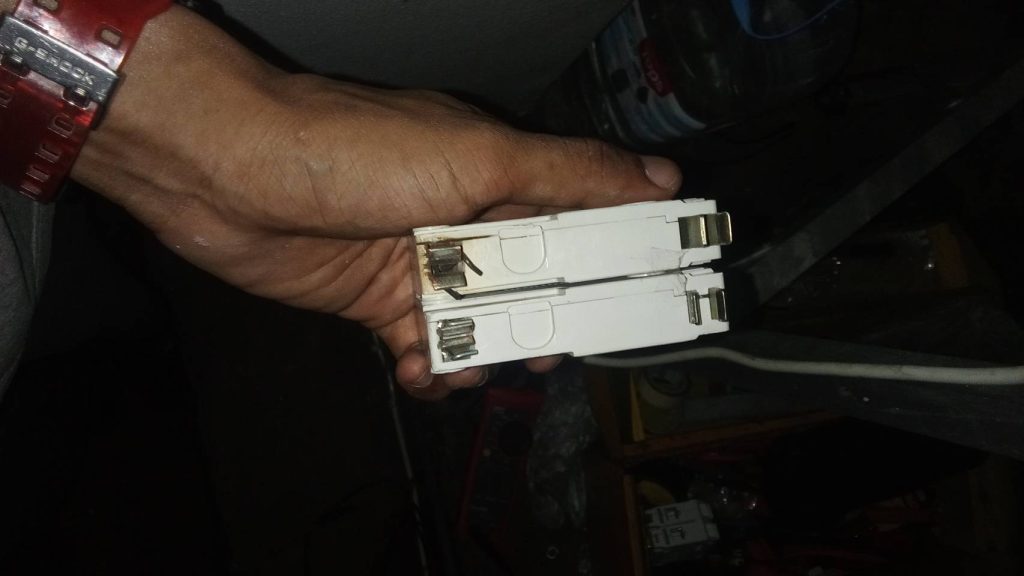 เบรกเกอร์มีรอยซ็อต