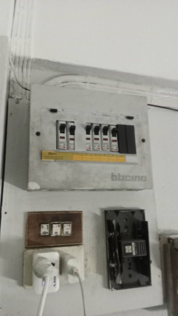 แผงควบคุมไฟฟ้า