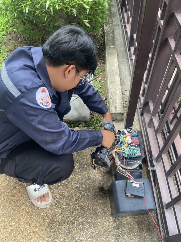ช่างไฟฟ้า ซ่อมมอเตอร์ประตูรีโมท